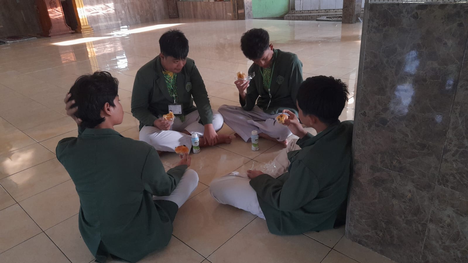 Hari Pertama TKA, MTsN 9 Bantul Fasilitasi Sarapan Murid untuk Jaga Stamina dan Konsentrasi